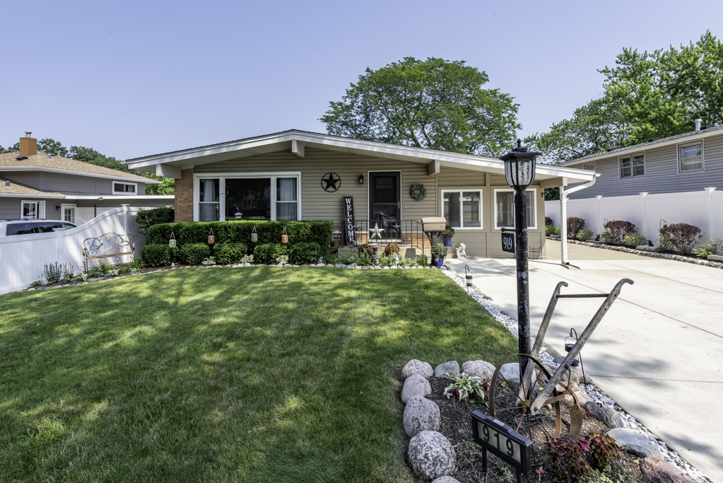 919 Charles Avenue Property Photo 1