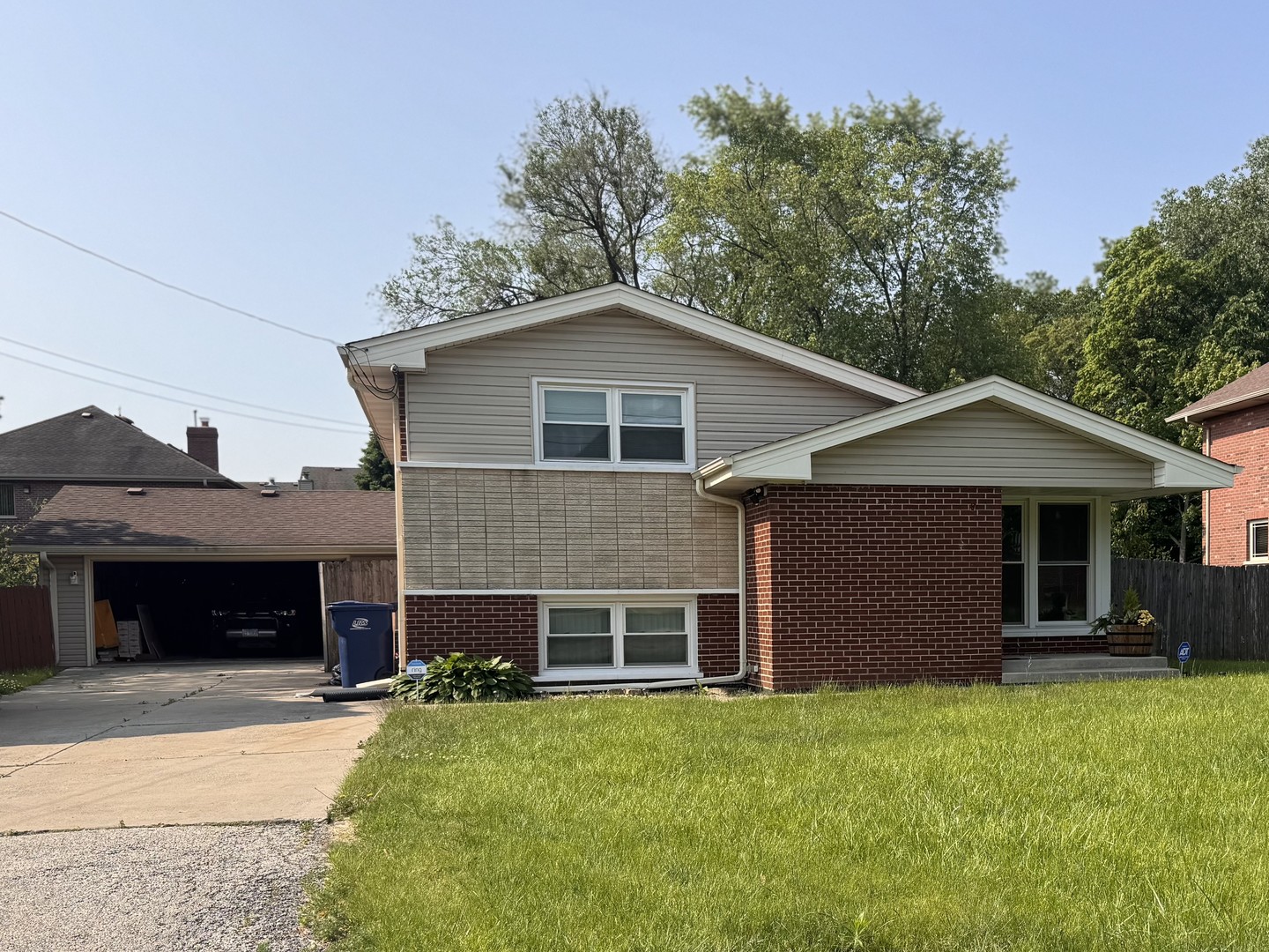 7909 W 93rd Street Property Photo 1