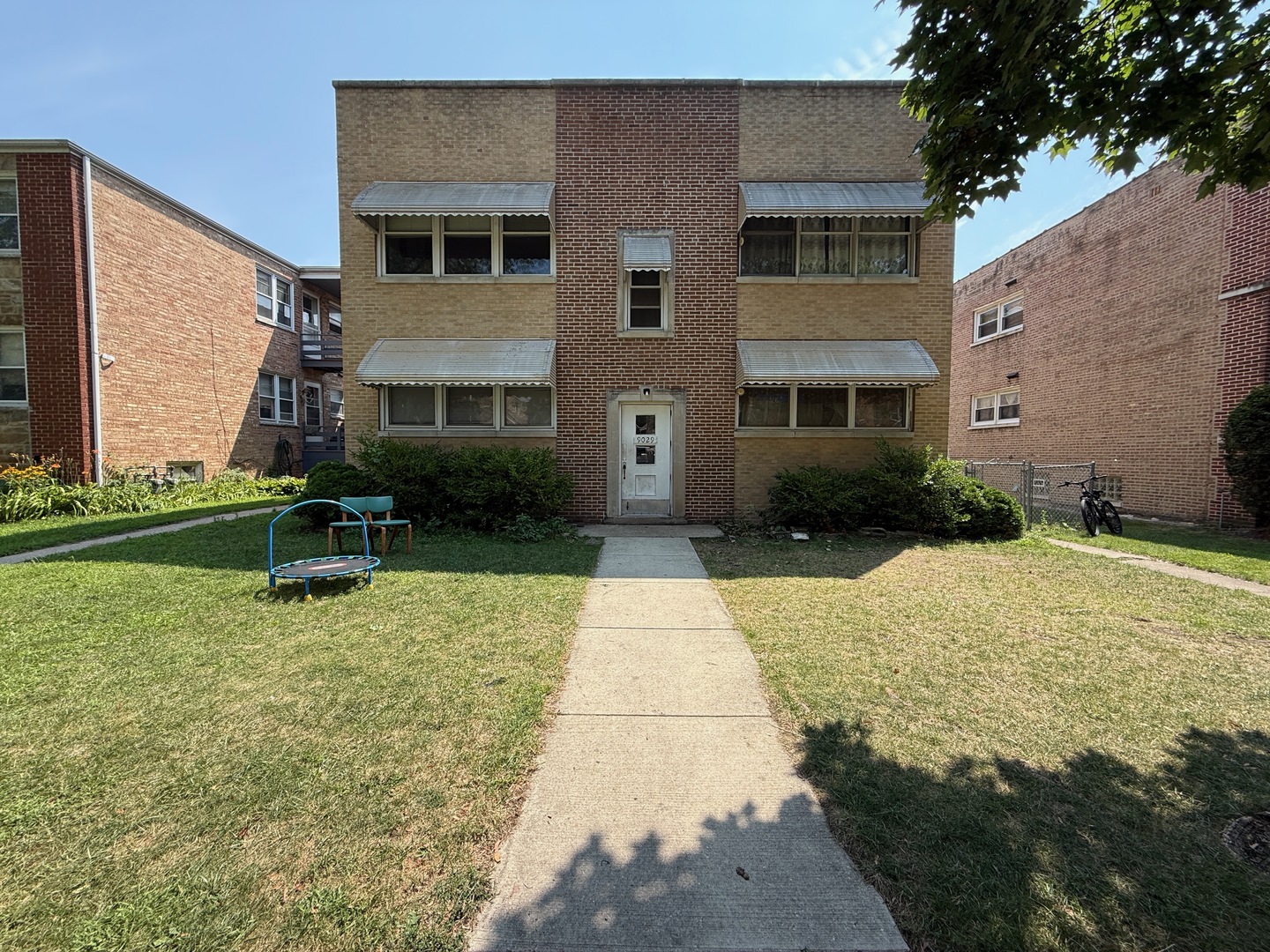 9029 La Crosse Avenue 2a Property Photo 1