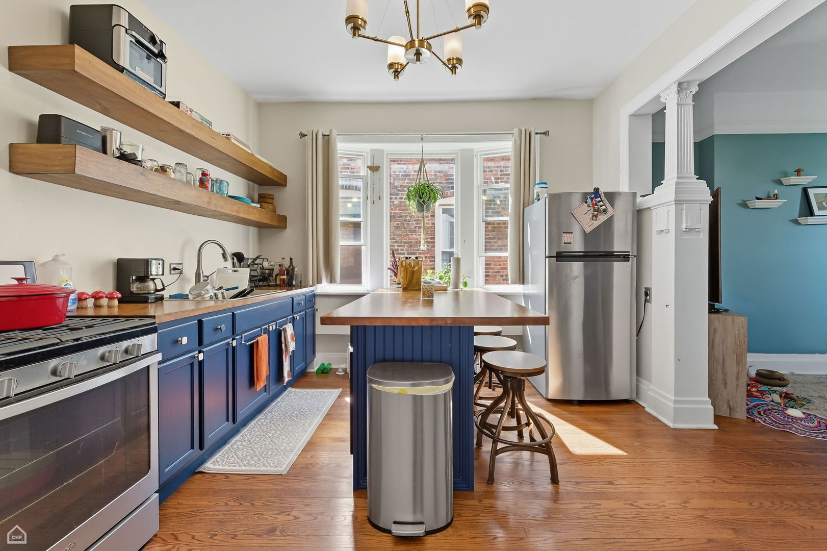 2337 N Sawyer Avenue Property Photo 2