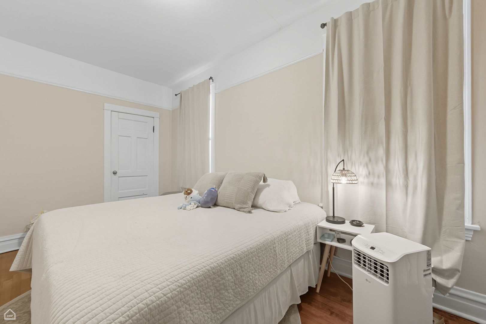 2337 N Sawyer Avenue Property Photo 7