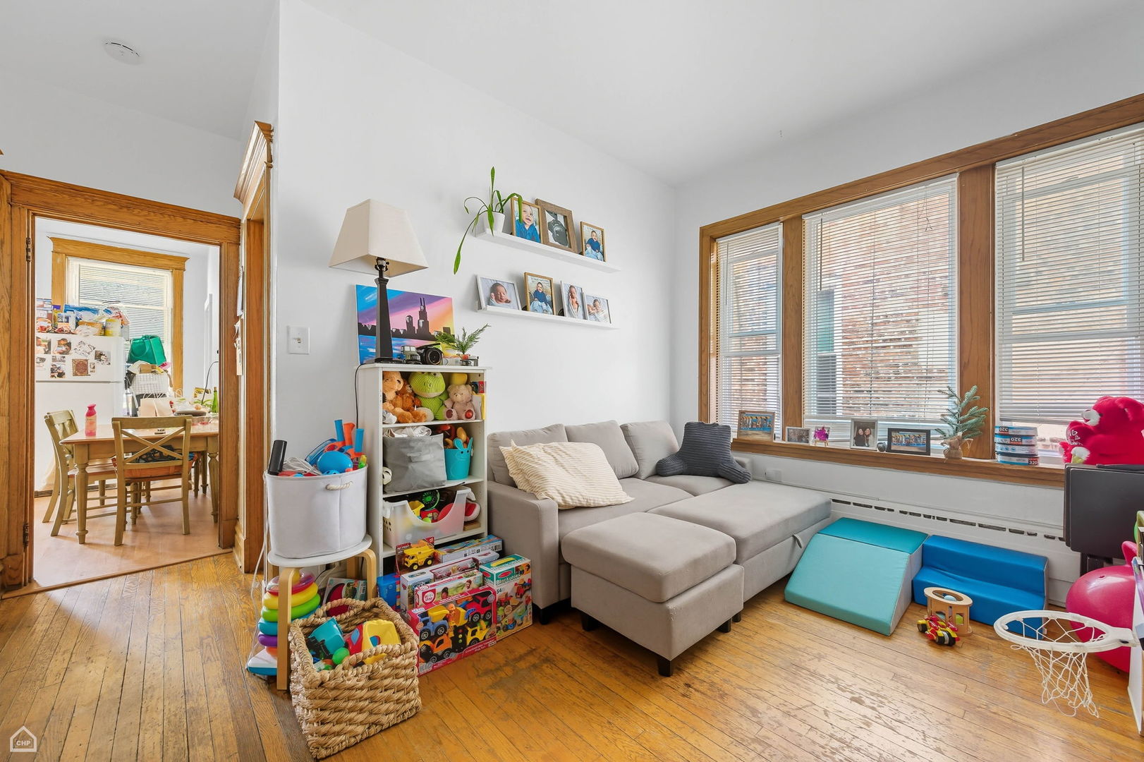 2337 N Sawyer Avenue Property Photo 11