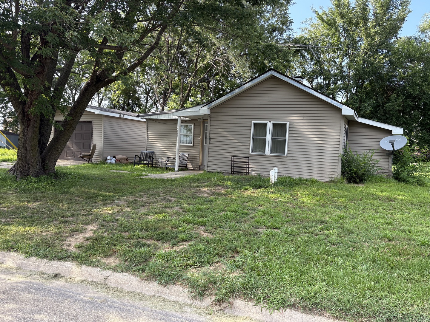 1207 1st Avenue Property Photo 1