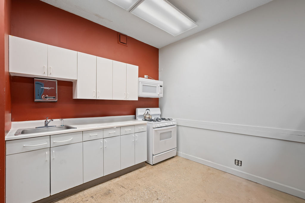 5940 W Montrose Avenue Property Photo 12