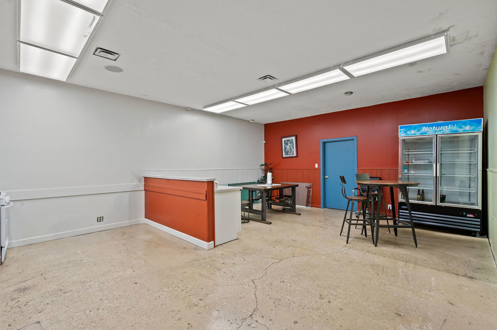 5940 W Montrose Avenue Property Photo 13