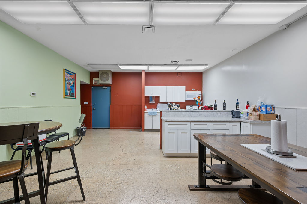5940 W Montrose Avenue Property Photo 14