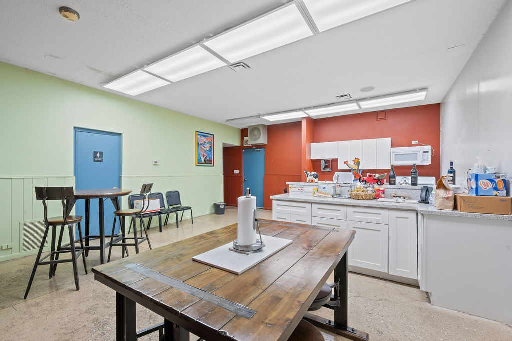 5940 W Montrose Avenue Property Photo 15
