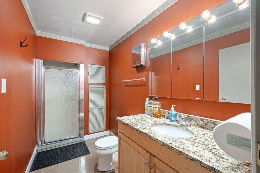 5940 W Montrose Avenue Property Photo 16