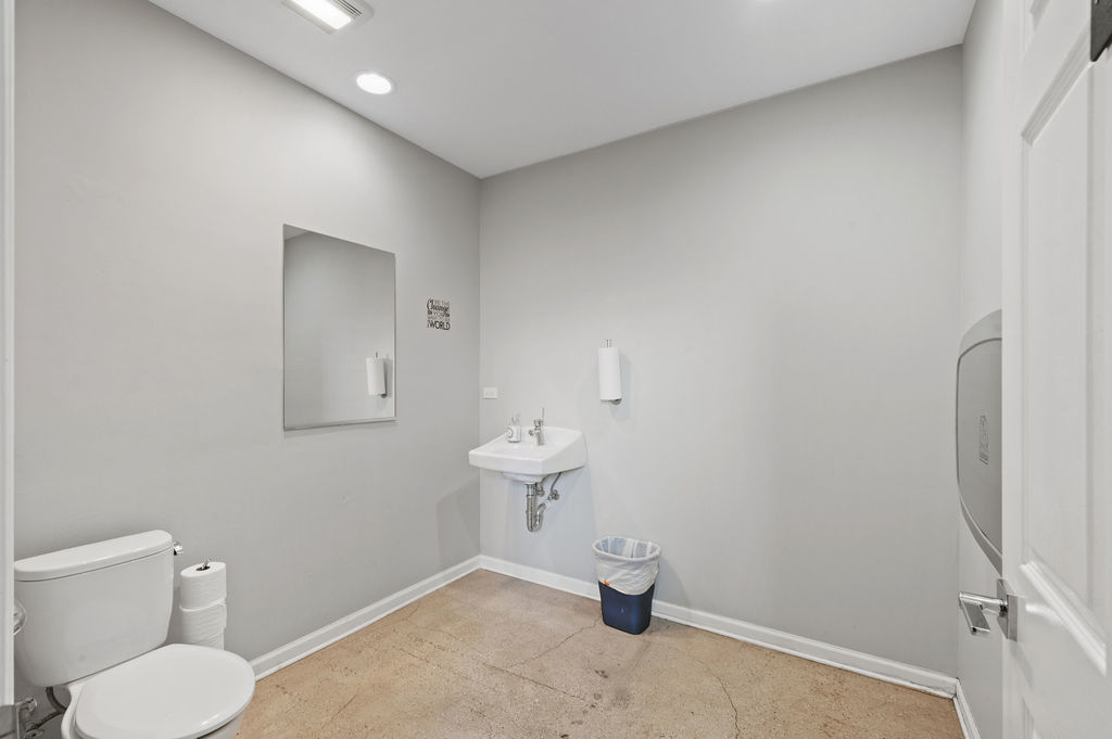 5940 W Montrose Avenue Property Photo 17