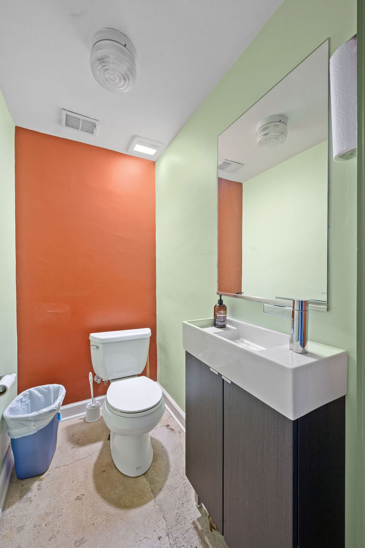 5940 W Montrose Avenue Property Photo 19