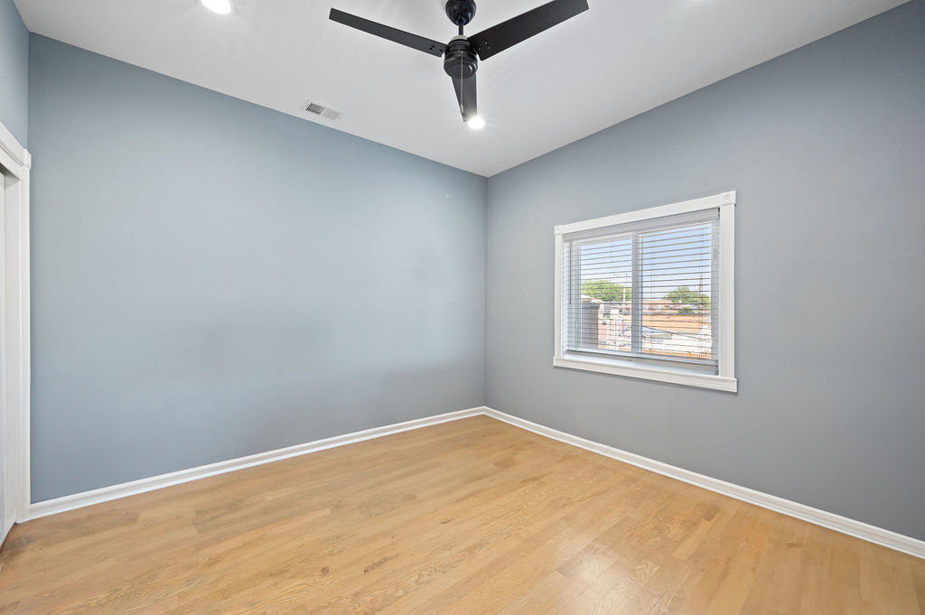 5940 W Montrose Avenue Property Photo 29