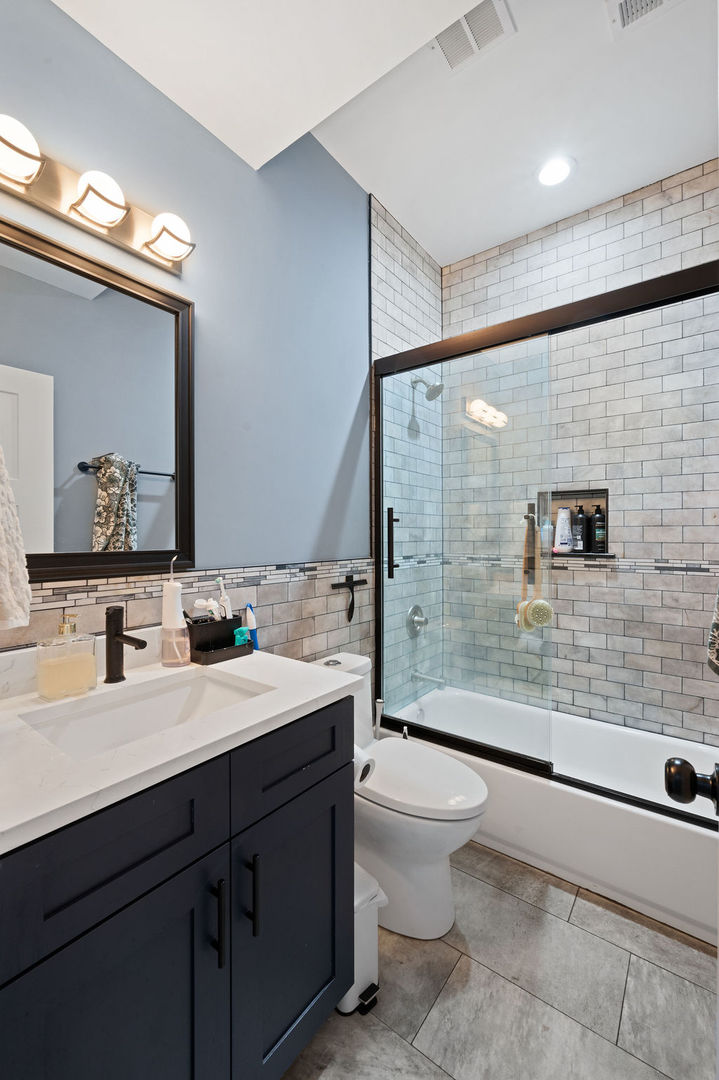 5940 W Montrose Avenue Property Photo 32