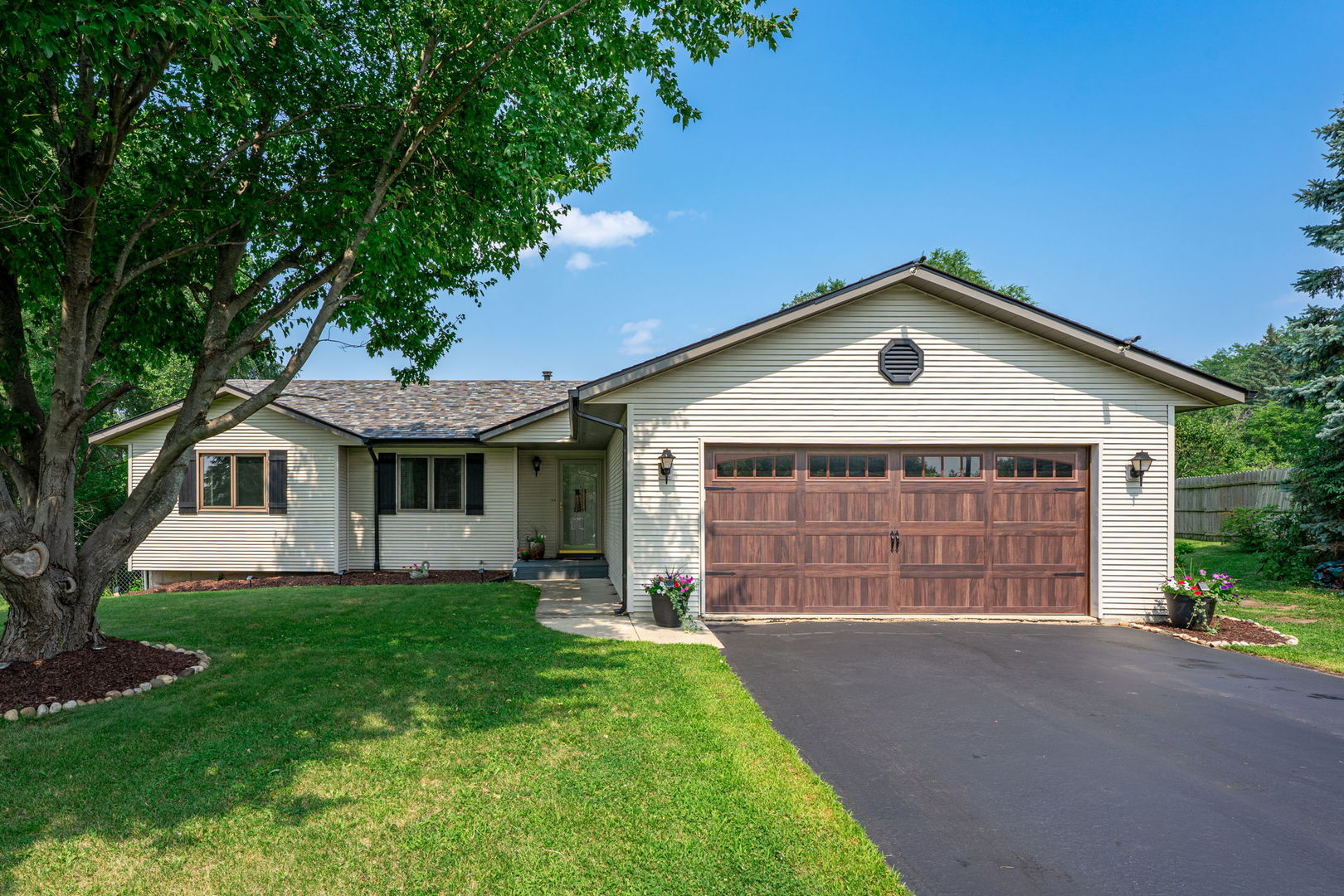 6624 Arena Drive Property Photo 1