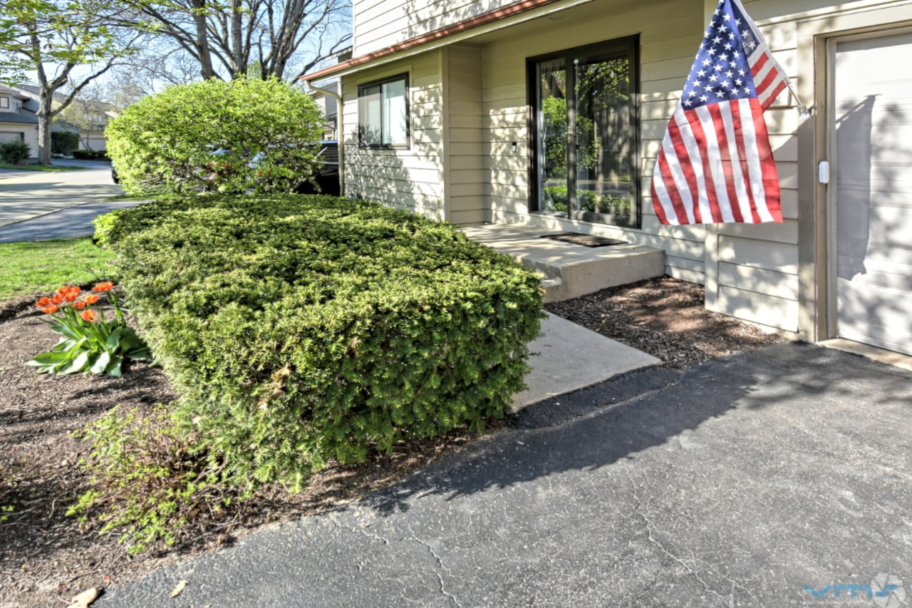 1596 Kirkwood Drive Property Photo 2