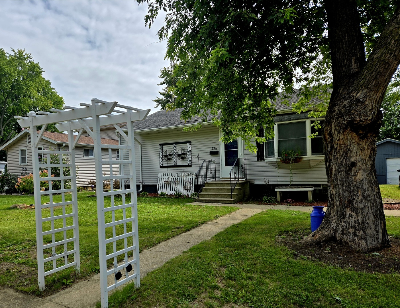 376 S Oak Street Property Photo 3