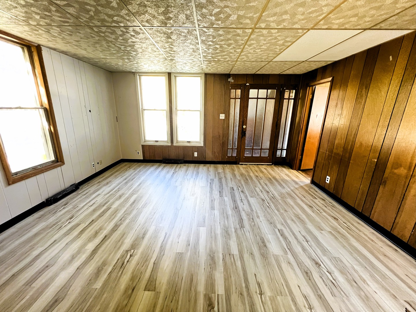 123 W Waupansie Street Property Photo 3