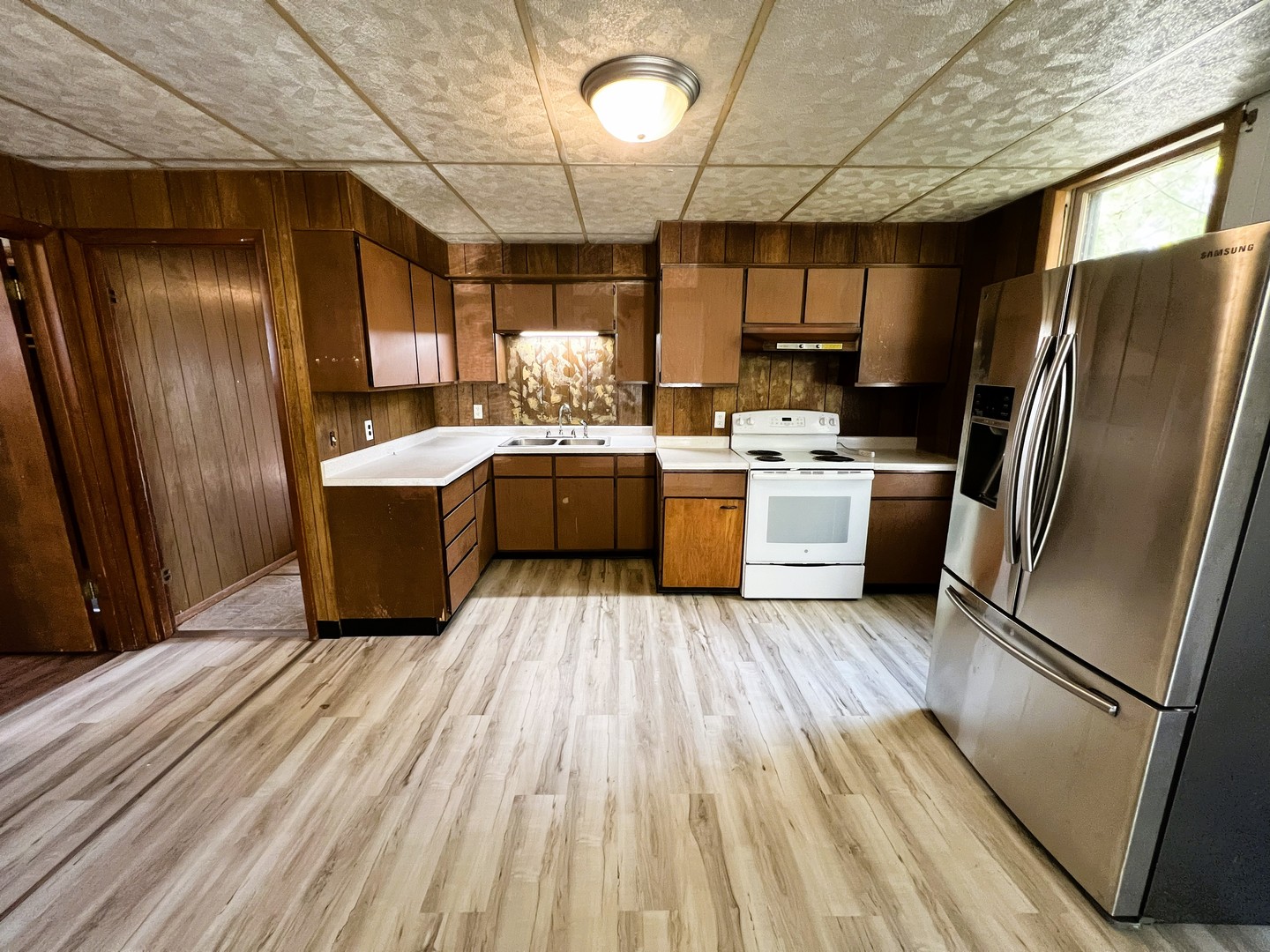 123 W Waupansie Street Property Photo 4
