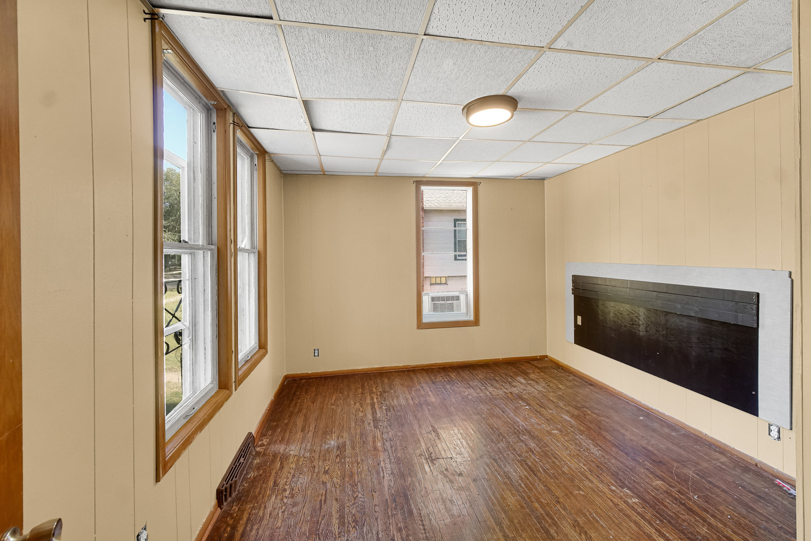 123 W Waupansie Street Property Photo 6