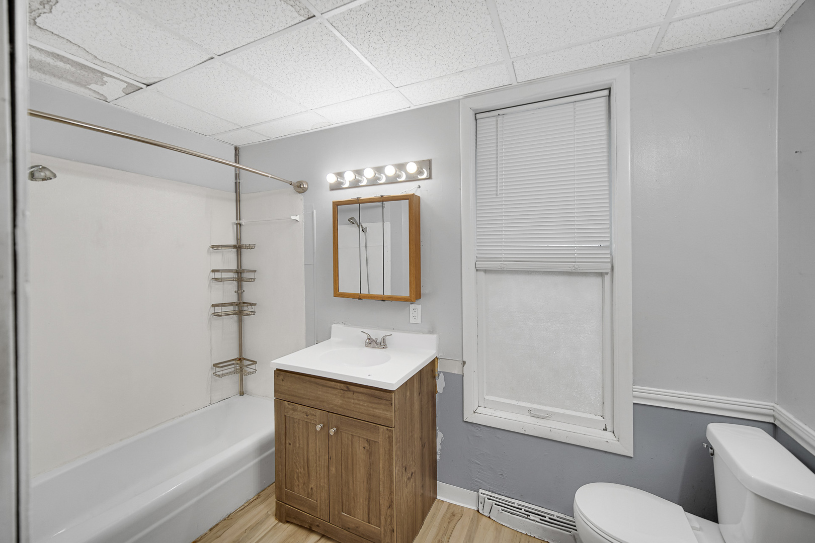 123 W Waupansie Street Property Photo 9