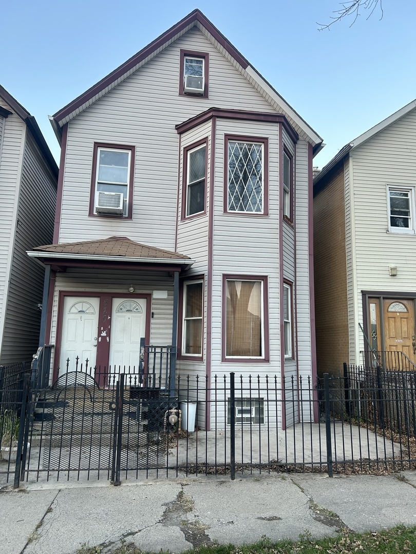 520 W 44th Place Property Photo 1