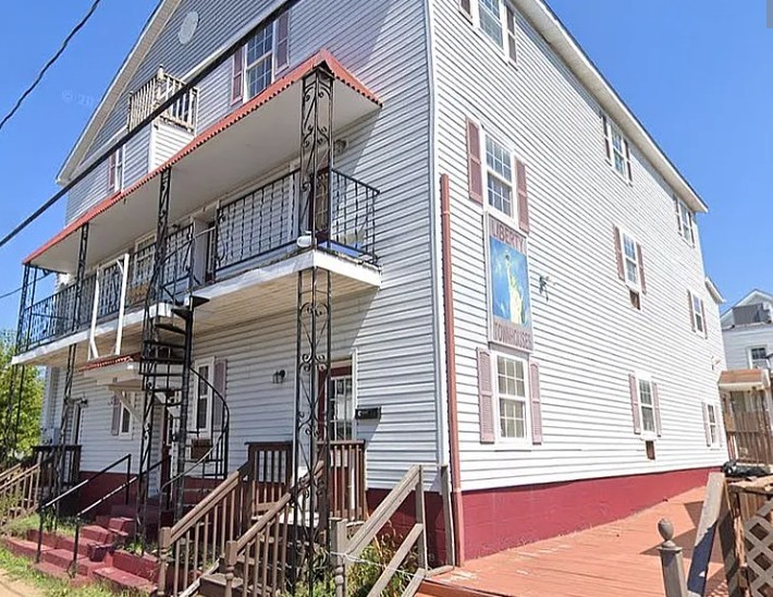 105 S Liberty Street Property Photo 1