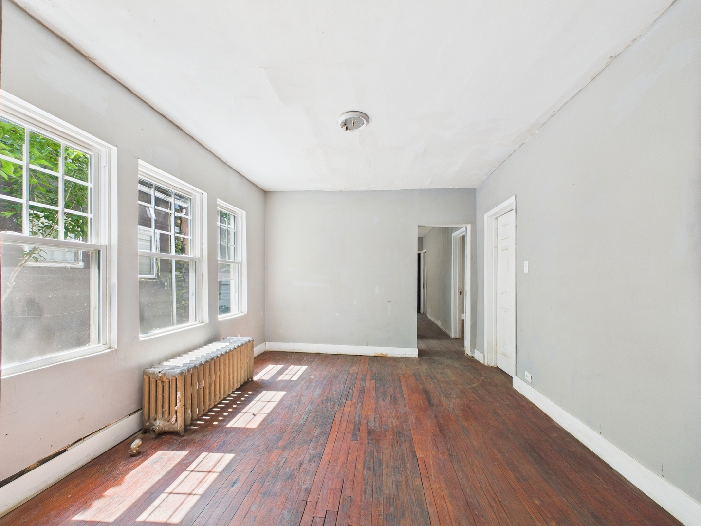 11922 S Perry Avenue Property Photo 6