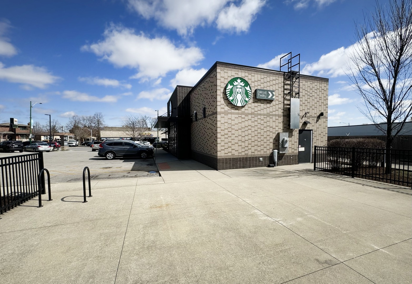 6332 N Northwest Highway Property Photo 2