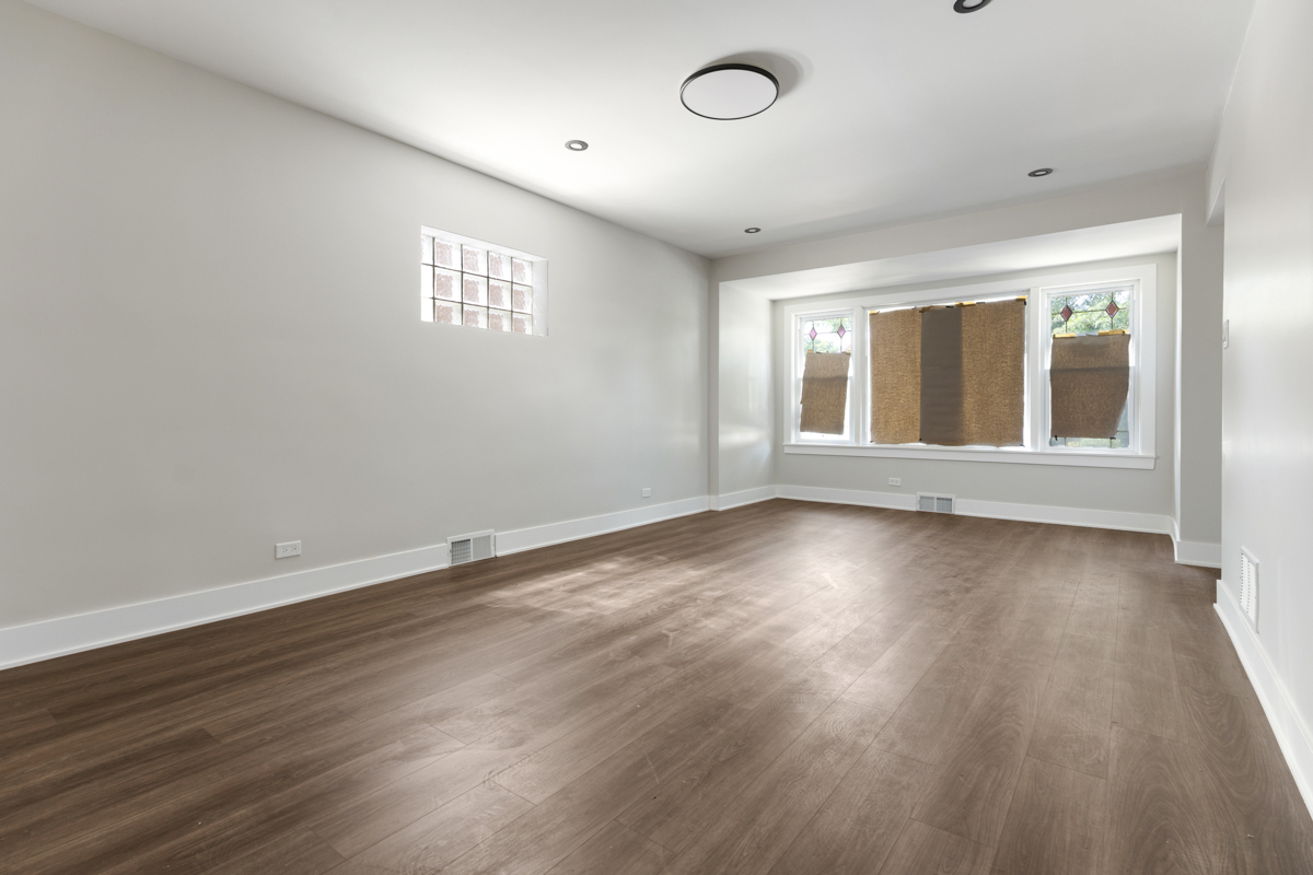 8647 S Kingston Avenue Property Photo 3