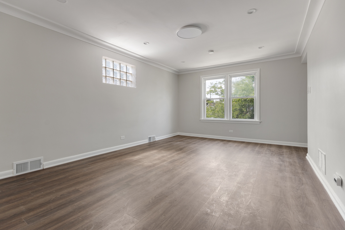 8647 S Kingston Avenue Property Photo 13
