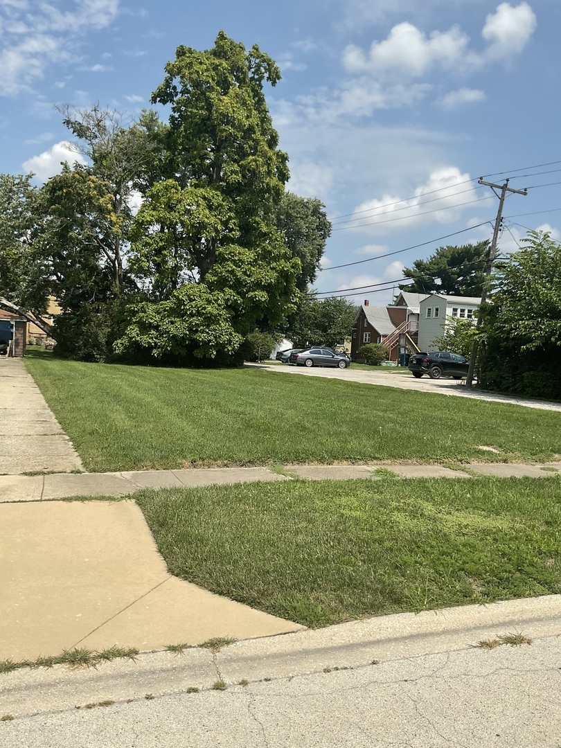 13 W 30th Place Property Photo 2