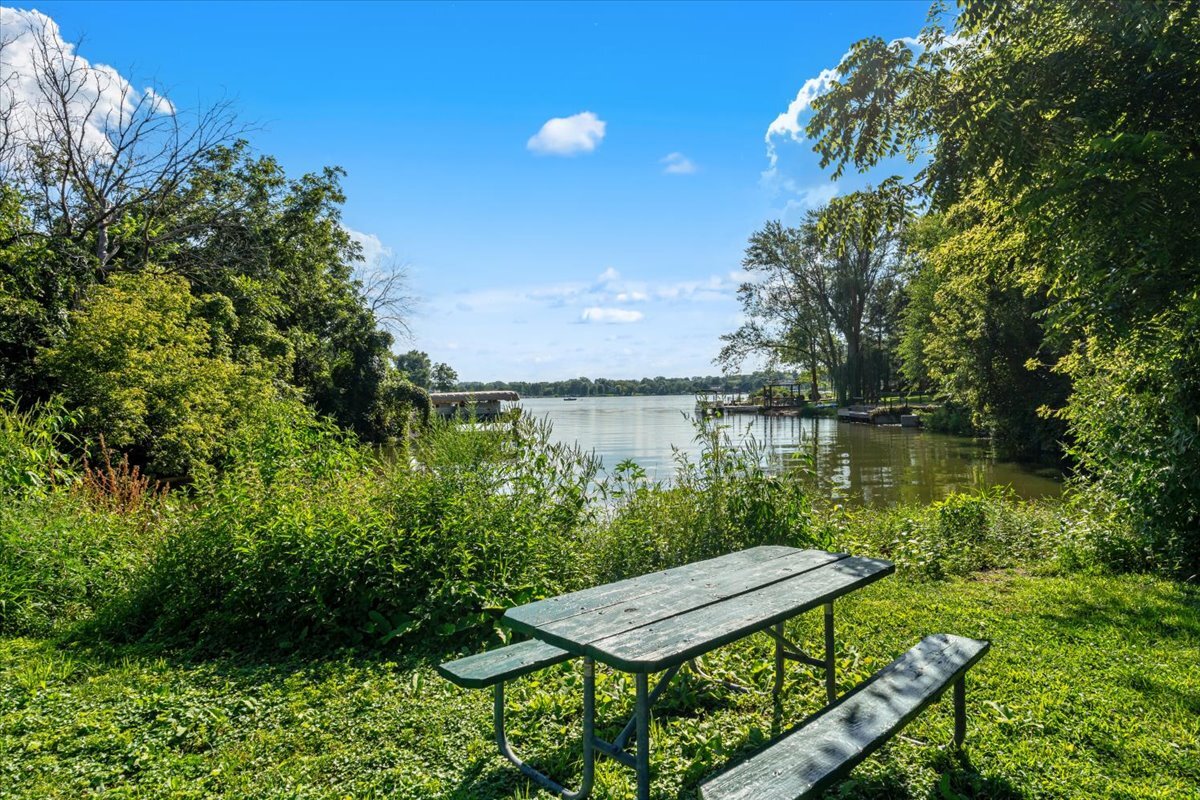 211 Candlewick Drive Property Photo 11