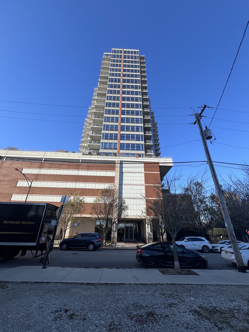 1600 S PRAIRIE Avenue 1607 Property Photo 1