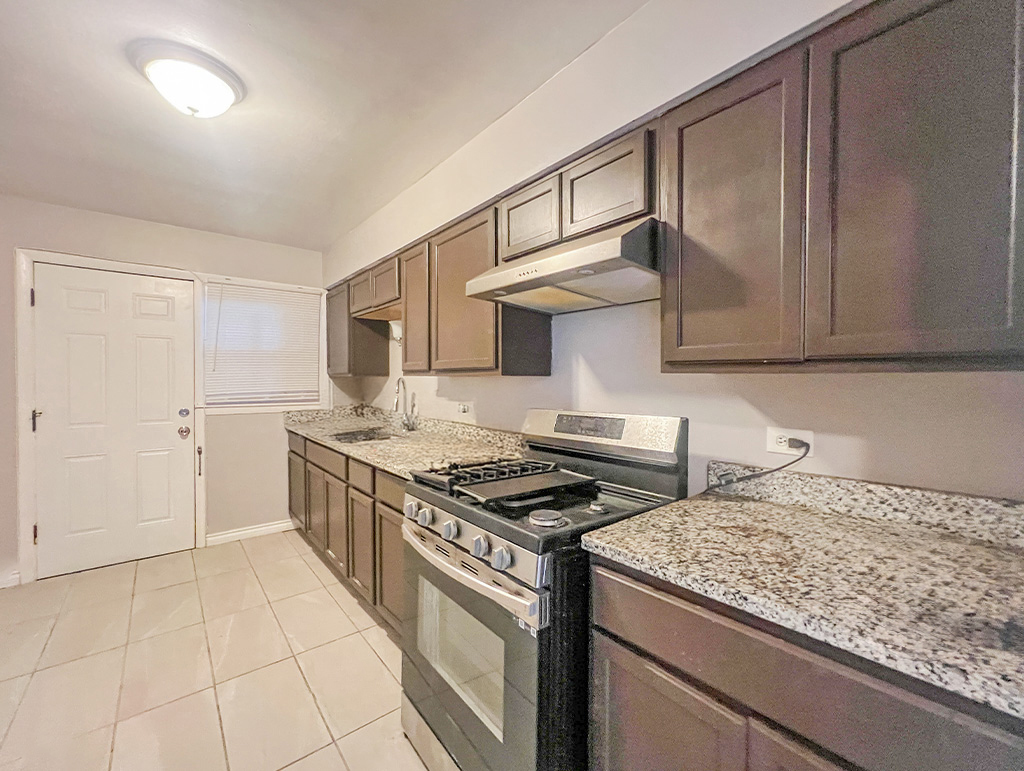 8743 S Beverly Avenue Property Photo 3