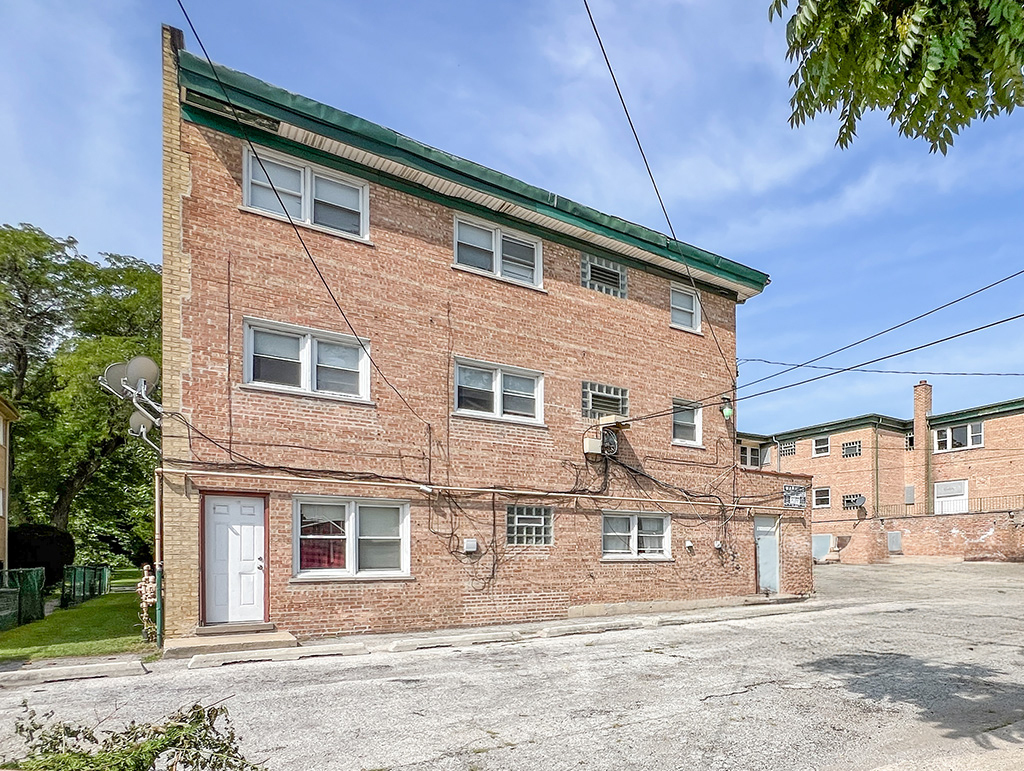 8743 S Beverly Avenue Property Photo 4
