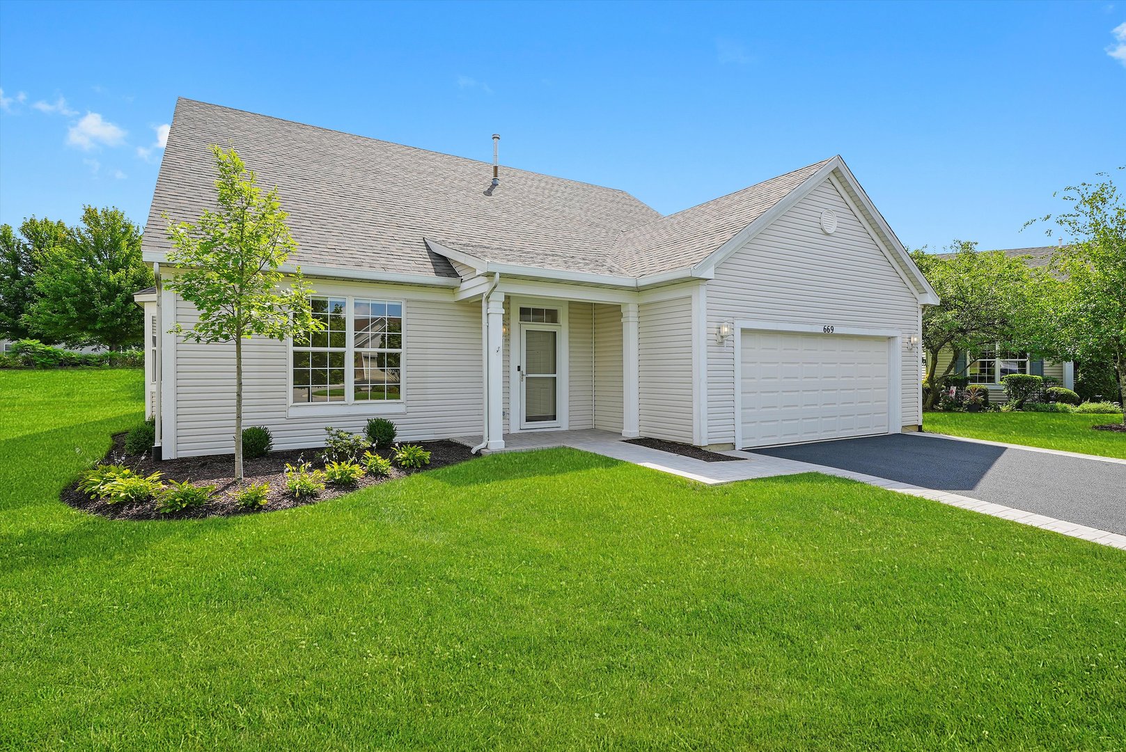 669 Bridgeman Lane Property Photo 1