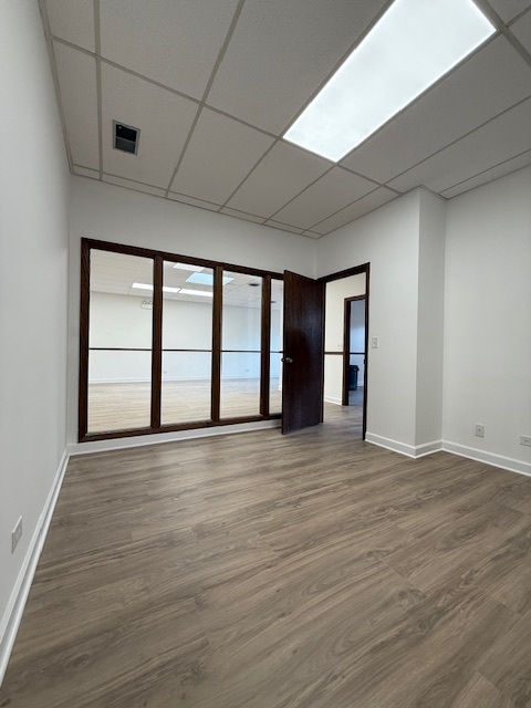 9849 N Gross Point Road Property Photo 6