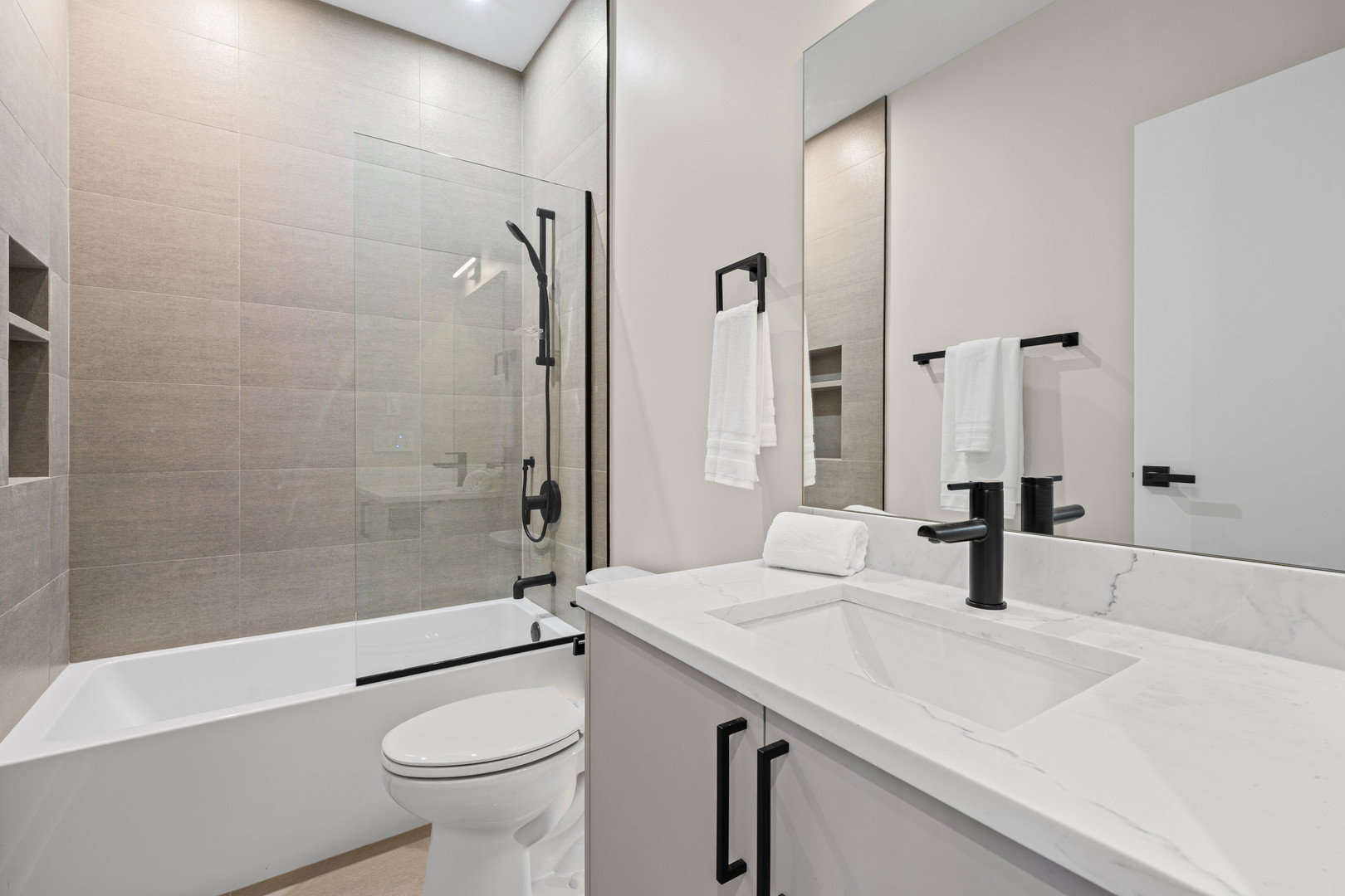 3249 S Calumet Avenue Property Photo 23