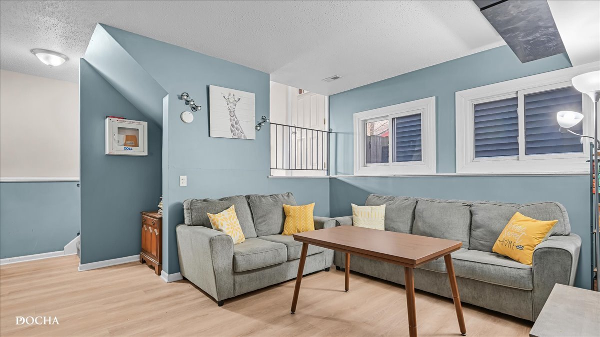 30w021 Danbury Drive Property Photo 3