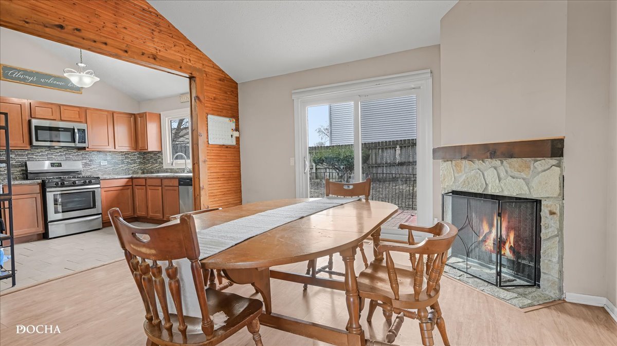 30w021 Danbury Drive Property Photo 4