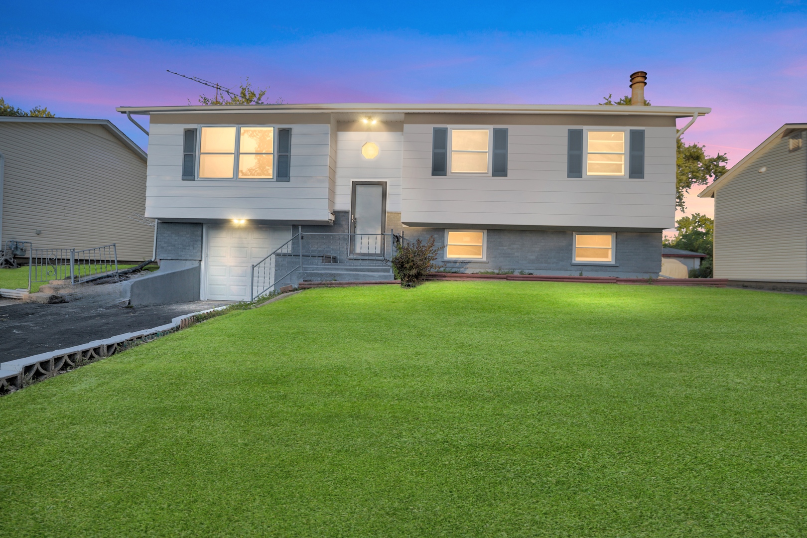 7031 Glenwood Lane Property Photo 1