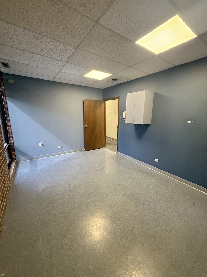 7800 W College Drive Property Photo 10