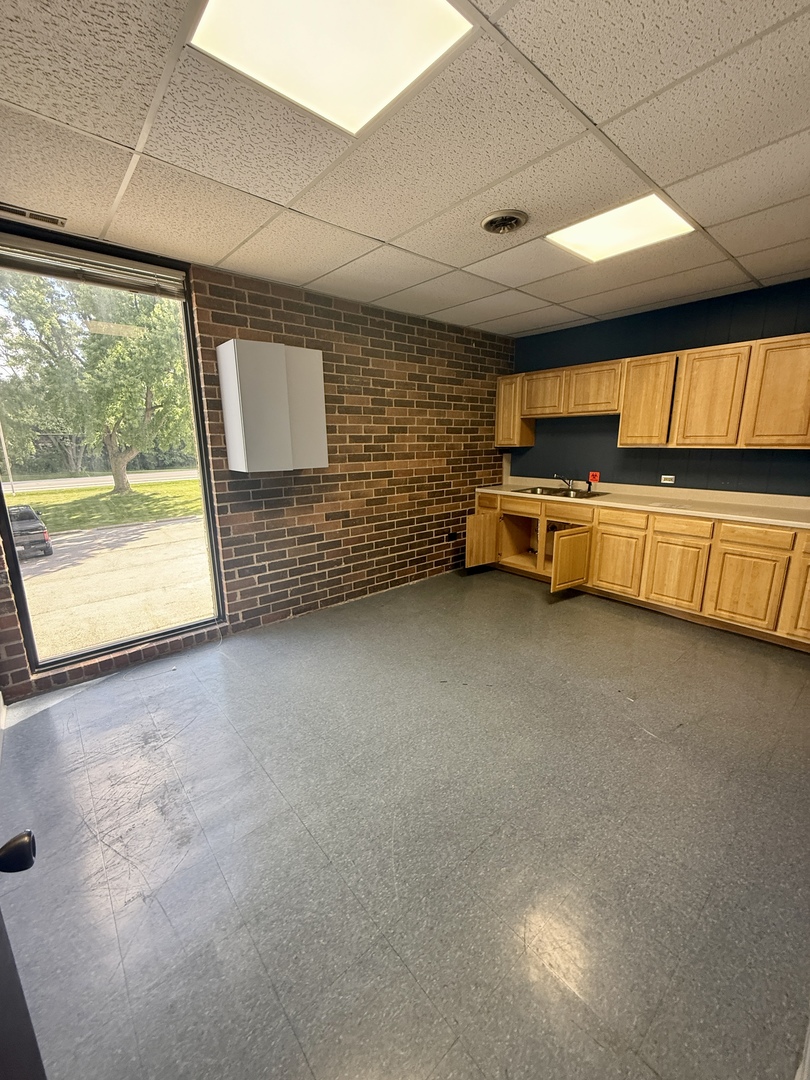 7800 W College Drive Property Photo 13