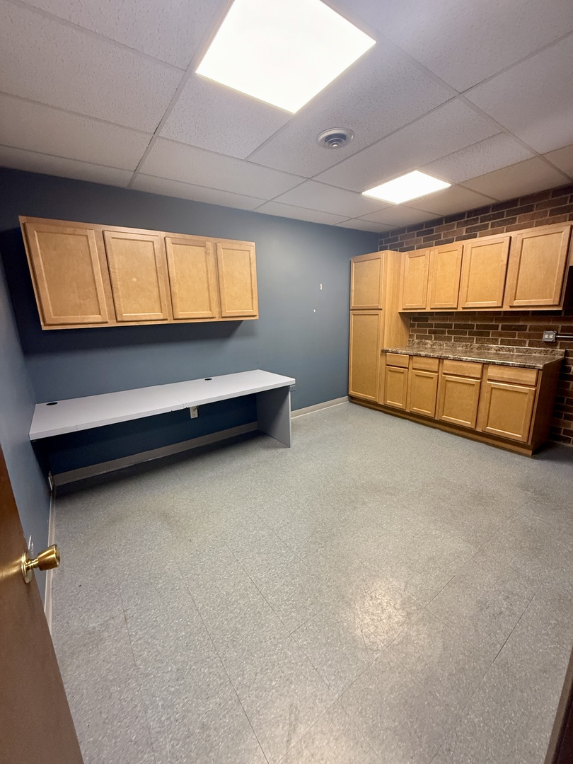 7800 W College Drive Property Photo 15