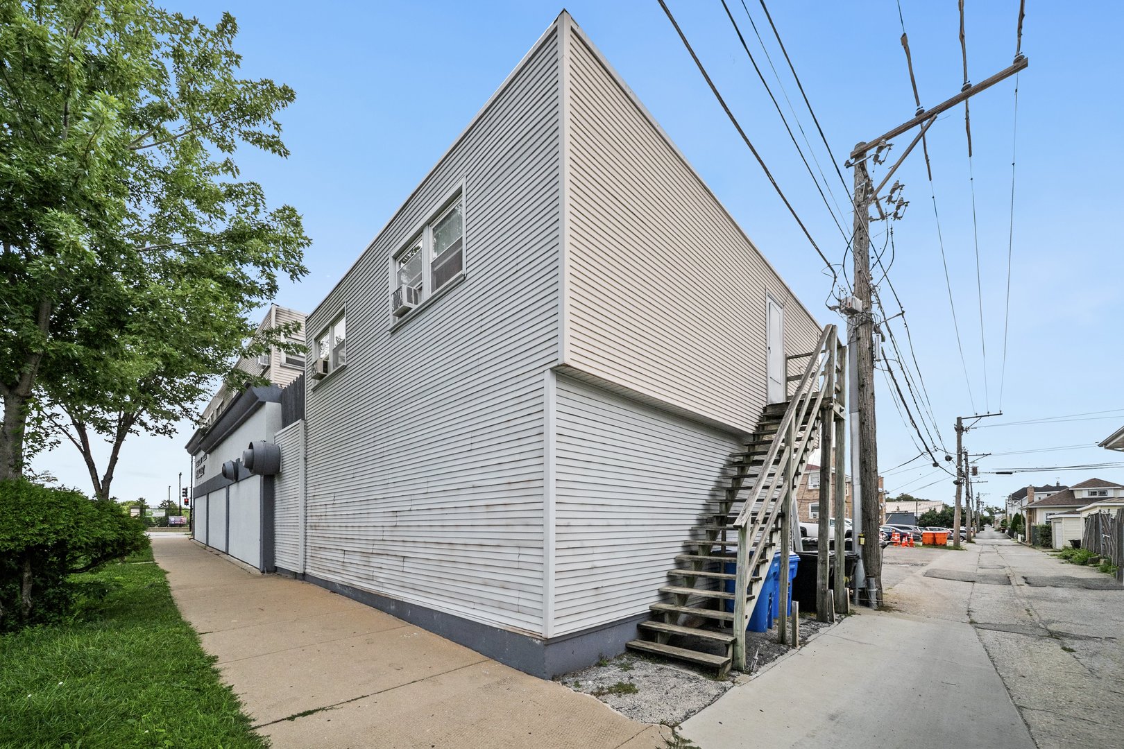 6155 W Fullerton Avenue Property Photo 6