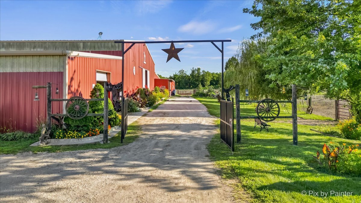 5n487 County Line Road Property Photo 7