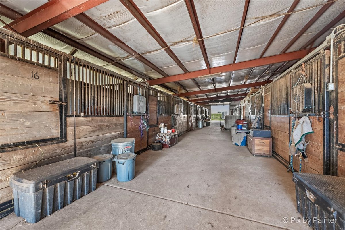 5n487 County Line Road Property Photo 9