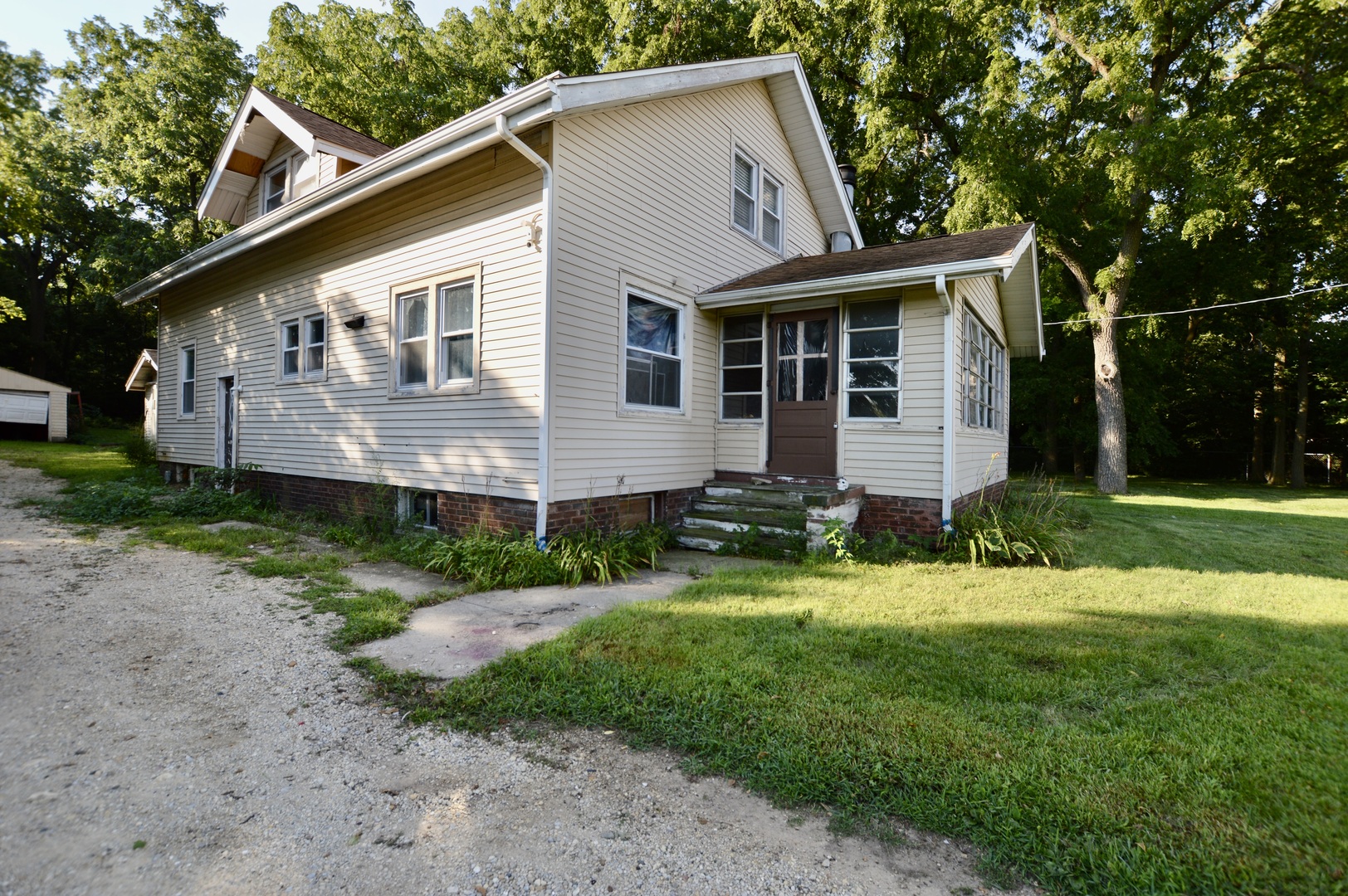 5807 Forest Hills Road Property Photo 1