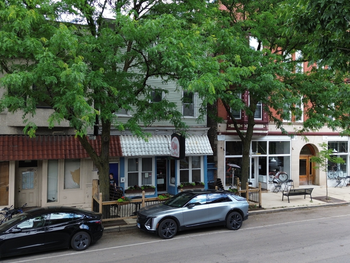 2965 N Lincoln Avenue Property Photo 1