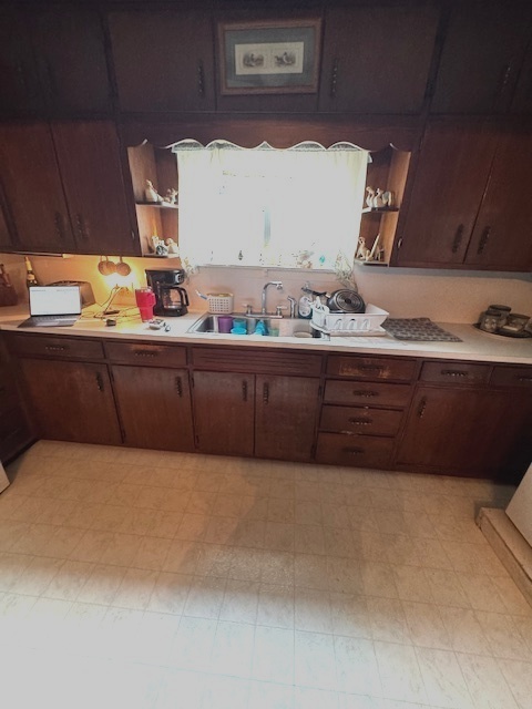 401 Adams Street Property Photo 16