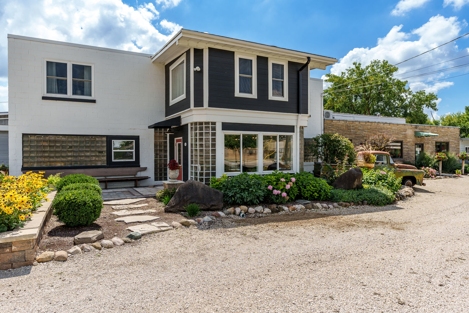 662 Park Avenue Property Photo 2